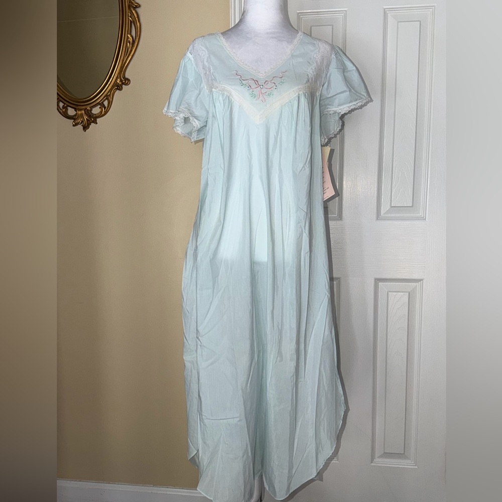 Barbizon Vintage Nightgown Lightweight Semisheer Lace Trim  “Sabrina Ballet”